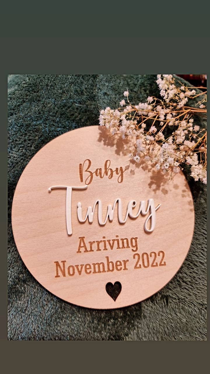 Personalised baby announcement disc / arrival disc